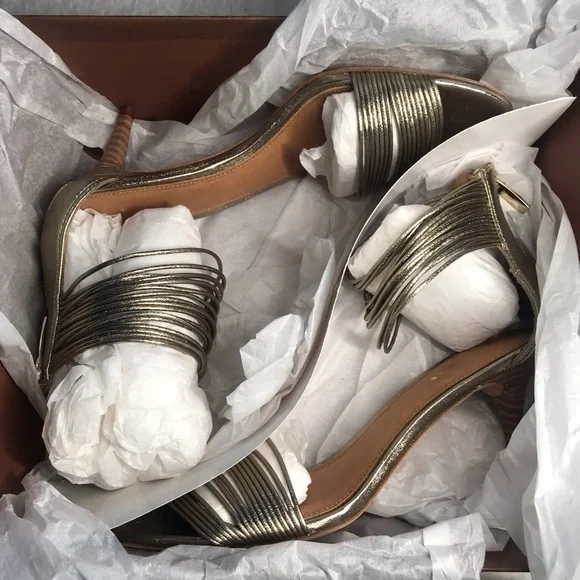 NWT COACH Manya Super Soft Dress Sandals Gold kitten heal size 6.5 metallic - Picture 4 of 11